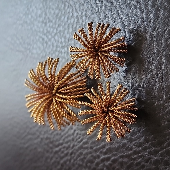 VTG brooch & clip earring set - Picture 5 of 12